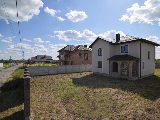 Будинок з газом, масив Криниченька, будували собі, продають вам. Всього 105 000у.о Ровно