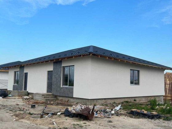 Продам 3к котедж з комунікаціями на ділянці 2,7 сот Ровно