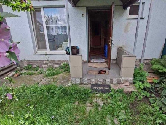 Частина будинку з окремим двором !!!