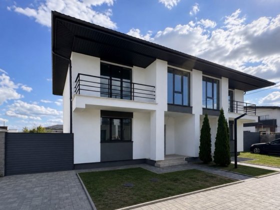 3-кімнатний котедж в місті, 101м2, 2 сот, закрита територія‼️ Ровно