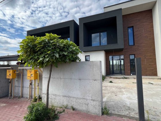 Продаж стильного дуплексу в елітному районі Green Hills. Міські мережі Ровно