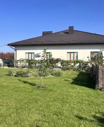 Продам просторий будинок з земельною ділянкою - фото 1