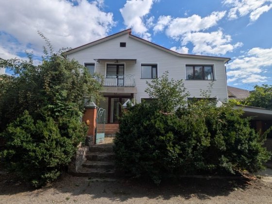 Продається сучасний  будинок в с.Сад Сумы