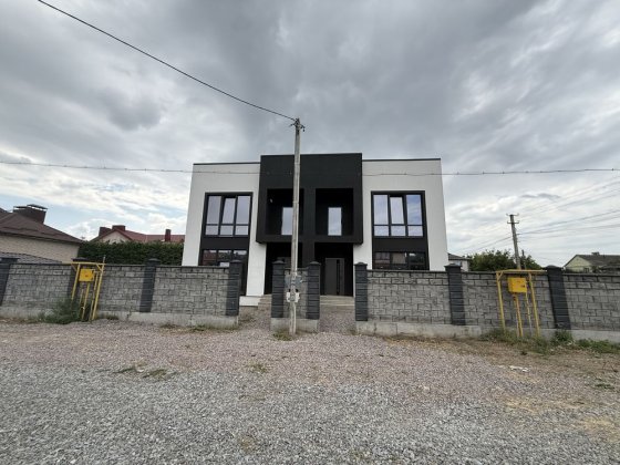 Терміново продам котедж  Новий Двір, є-Оселя. Рівне