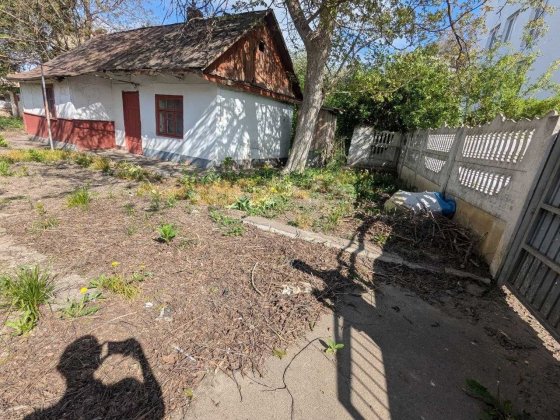 Продам будинок р-н 12 школа (6,3 соти землі), всі міські комунікації Ровно