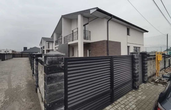 Продам 4-кімнатний котедж площею 137,8 м² із приватизованою земельною ділянкою - фото 1