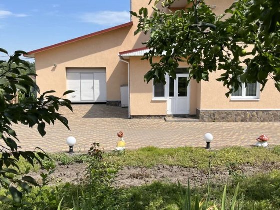 Чудовий доглянутий будинок, усі меблі залишаються! Ділянка 40 сот. єлітня кухня, сад та город 45751 Хмельницький