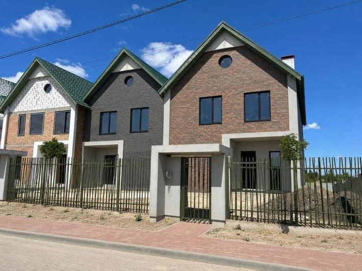 Продам вже збудований котедж з міськими комунікаціями. Без комісії для покупця ! - фото 1