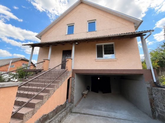 Продаж будинку  вул.Старицького м-н Ружичанка зем.ділянка 10 соток, усі комунікації Хмельницкий