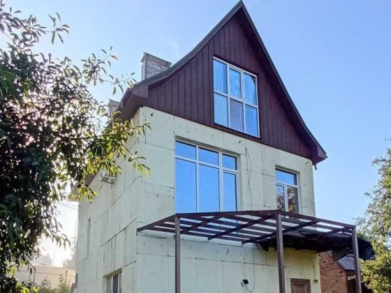 капітальний будинок з цегли в районі Яр в євроремонті