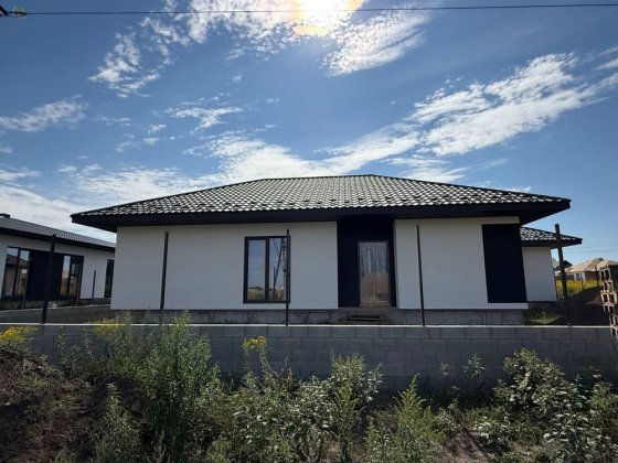 3-кімнатний котедж у місті, міські комунікації, 3.2 сот, 86м2‼️ Ровно