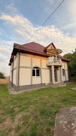 Сучасний будинок в затишній локації передмістя - фото 1