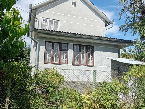 Продам будинок зі зручностями з кіоском на Калинці Черновцы