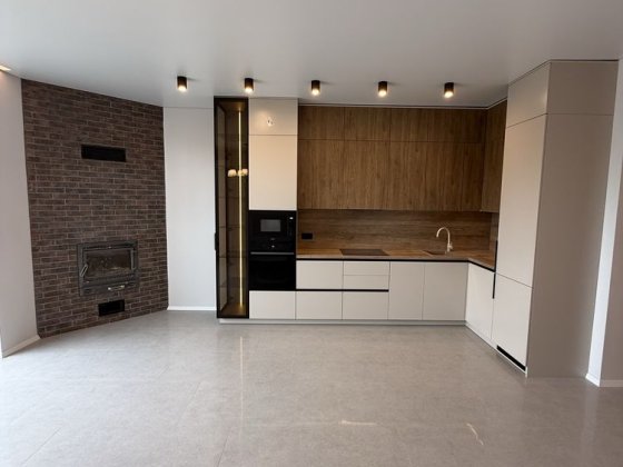 БЕЗ КОМІСІЇ. Новий таунхаус 180 м² з ремонтом, вбудованими меблями, каміном та гаражем