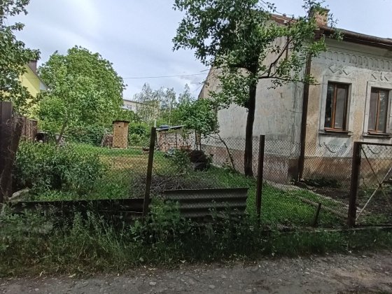 Терміново продам 1/2 будинку р-н Калинівсьуого базару! Черновцы