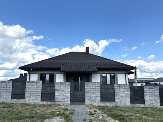 Продам Будинок район Газовик з комунікаціями Ровно
