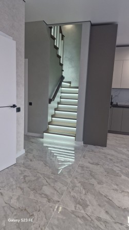 Продам котедж в місті Рівне,район"Щасливе" з сучасним  ремонтом. - фото 1