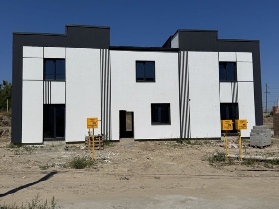 Продаж бокового котеджу з міськими комунікаціями Рівне