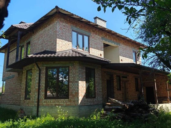 Продаж 2 поверхового будинку з ділянкою на 25 соток, 240 кв. м, 5 кімнат, на вул. Краматорська Черновцы