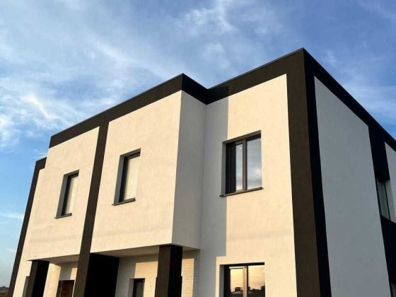 Продам котедж на ділянці 2,4 сот з комунікаціями Рівне