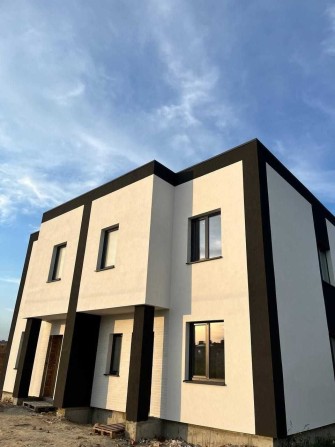 Продам котедж на ділянці 2,4 сот з комунікаціями - фото 1
