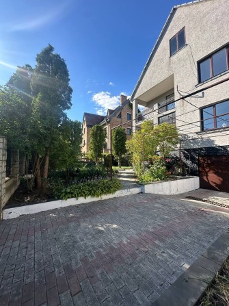 Продам будинок у місті, район Гідропарку - фото 1