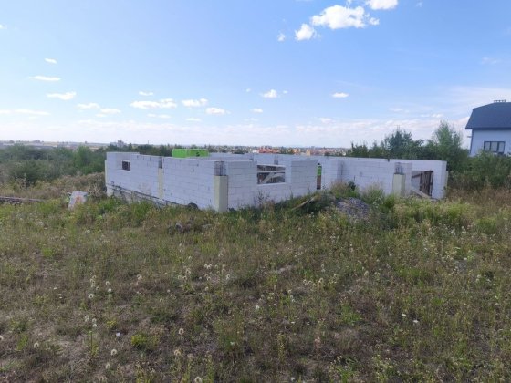 Продається земельна ділянка з недобудованим будинком Ужгород