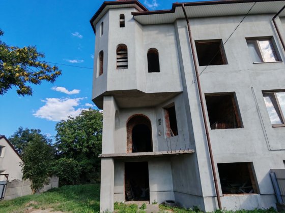 Продається пів будинку по вул Я. Мудрого Черновцы