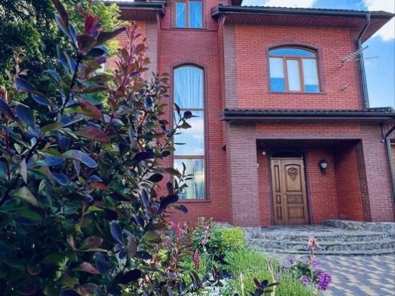 Продам будинок з басейном! Рівне