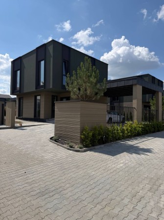 Продаж будинку в закритому комплексі - фото 1