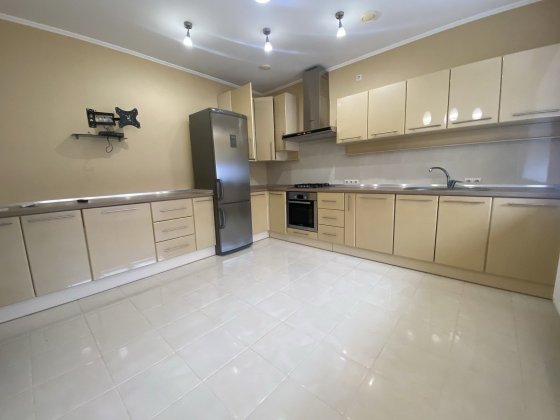 Продаж нового цегляного будинку в центральній частині міста. Полтава
