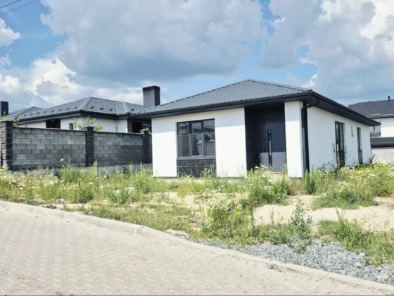 Продам будинок у забудованій вулиці! Ровно