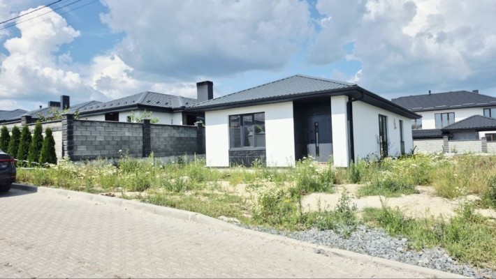 Продам будинок у забудованій вулиці! - фото 1