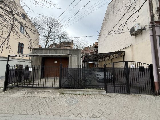 Будинок 212 кв.м. центр Чернівців під бізнес вул. Героїв майдану біля мед. училища і Чевоноармійсько Чернівці
