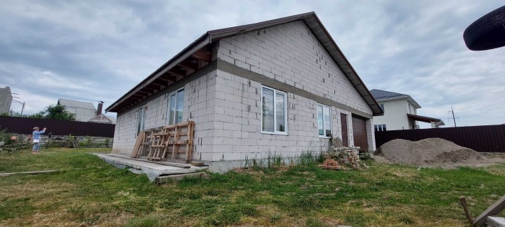 Будинок з терассою, погрібом, гаражем і лазнею, земельна ділянка 0,084га (продаж від власника) - фото 1