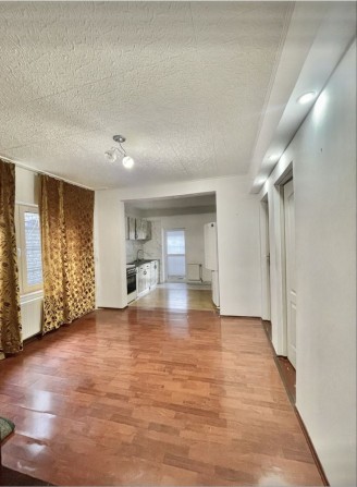 Продам 60м2 приватного сектора в тихому районі міста - фото 1
