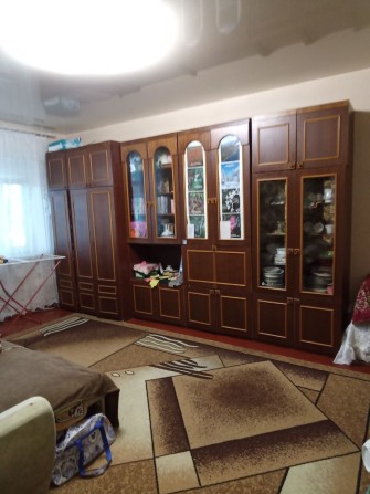 Сдам комнату в двух комнатной квартире одинокой женщинеДоговорная. - фото 1