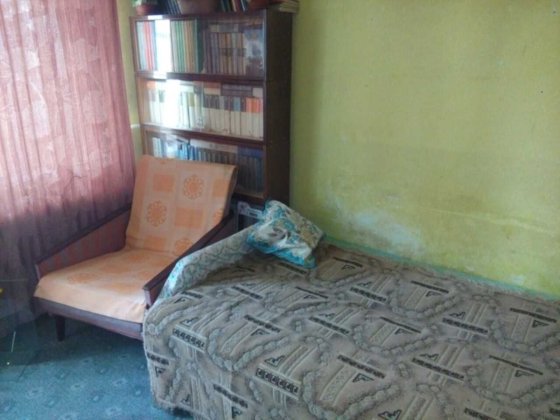Салютная, отдельная хорошая комната, балкон, метро Нивки, Сырец