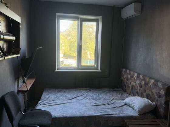 Здається кімната в квартирі. Оболонь