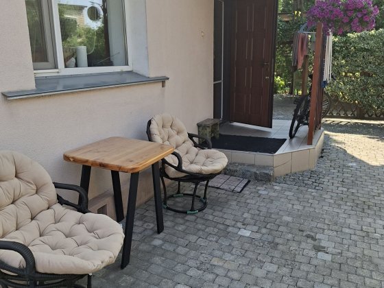 Здаю в довгострокову аренду  кімнату в приватному будинку  кухня ,душ ,вхід окремо від господаря .Пи