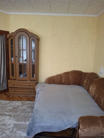 Здається окрема кімната в будинку для дівчини - фото 1