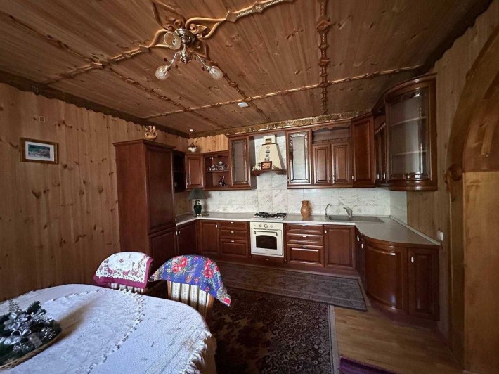 Садиба з трьома будинками на 0.5 га - з власним озером та банею - фото 1