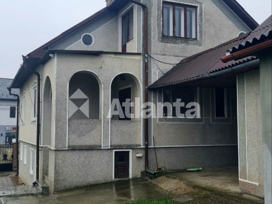 Двоповерховий будинок на Роші Черновцы