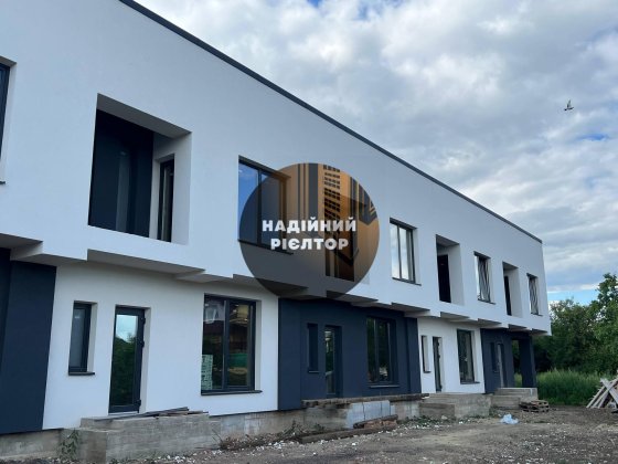 Продається таунхаус з усіма міськими комунікаціями Чернівці