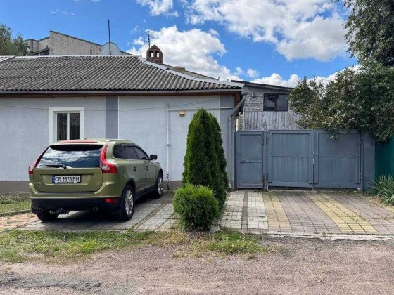 Продаж частини будинку з окремим подвір'ям центр міста Чернігів