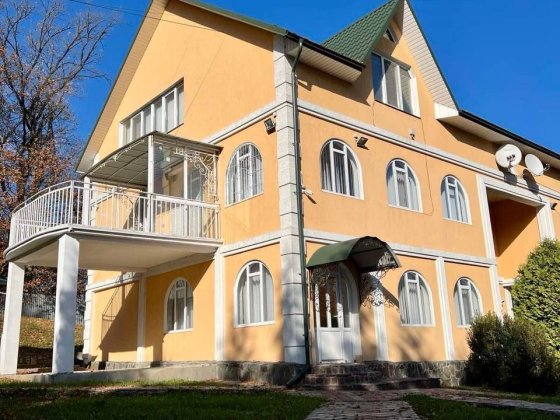 Продається будинок в районі Цецено документи землі - для туризму та відпочинку Черновцы