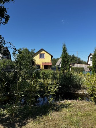 Продаж дачної ділянки з двоповерховим будинком з газоблоку. 50 м2 , 8 соток землі. Проживання цілий  - фото 1