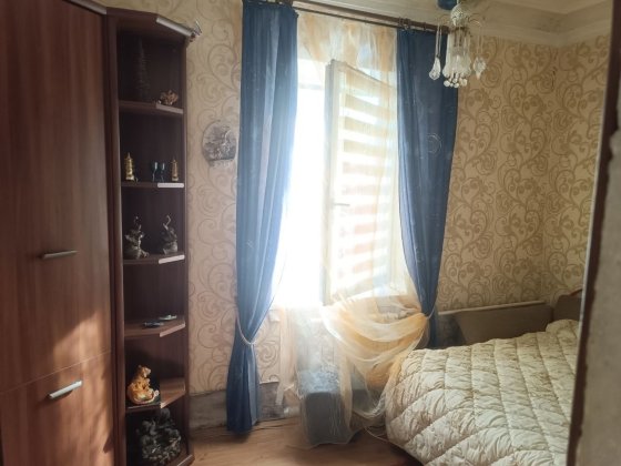 Здам кімнату дівчині в приватному будинку. Солом'янський р-н. КІМНАТА.