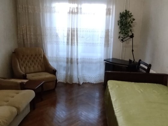 Здам  кімнату біля метро Лівобережна (вул. Р. Окіпної, 5-9) Без господарів.