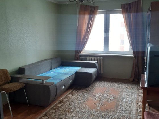 Комната с балконом возле озера
